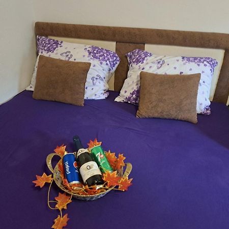 Apartman En Dusanovac Exteriör bild