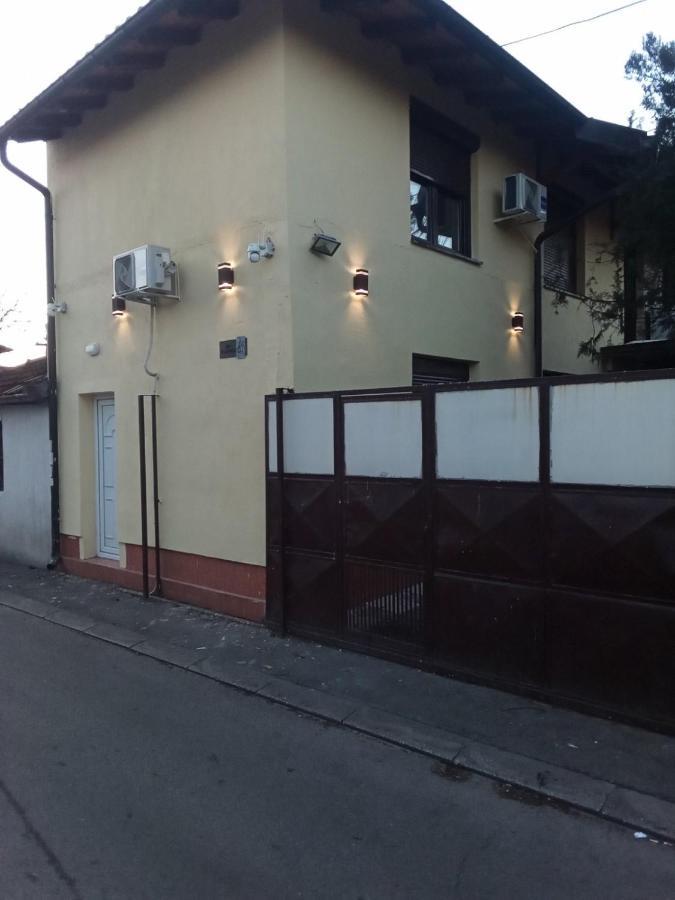 Apartman En Dusanovac Exteriör bild