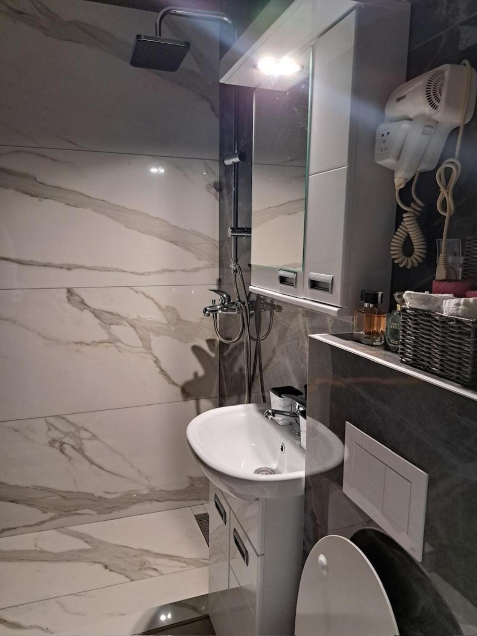 Apartman En Dusanovac Exteriör bild