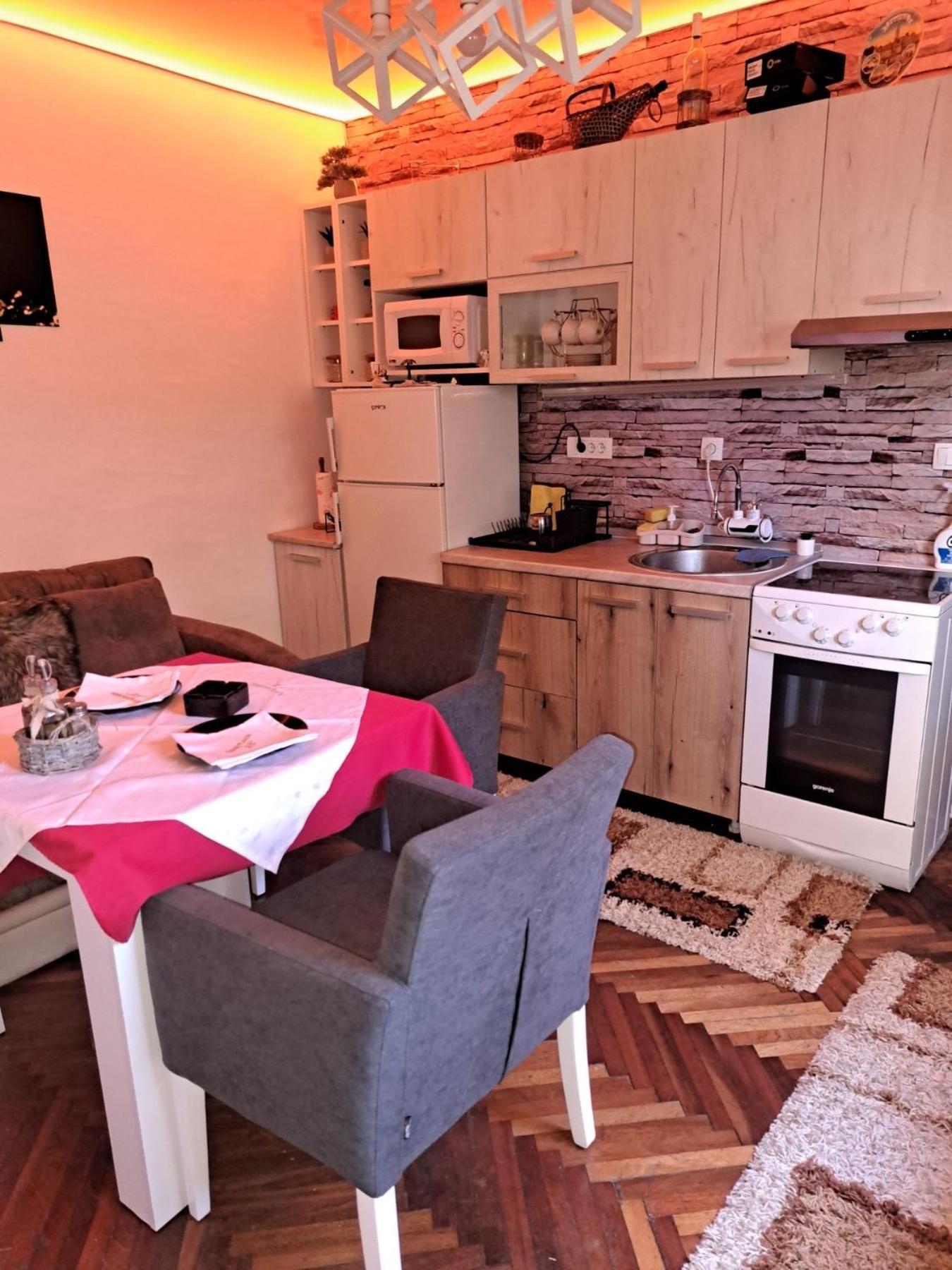 Apartman En Dusanovac Exteriör bild