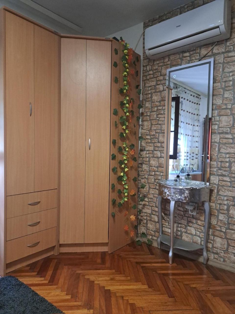 Apartman En Dusanovac Exteriör bild